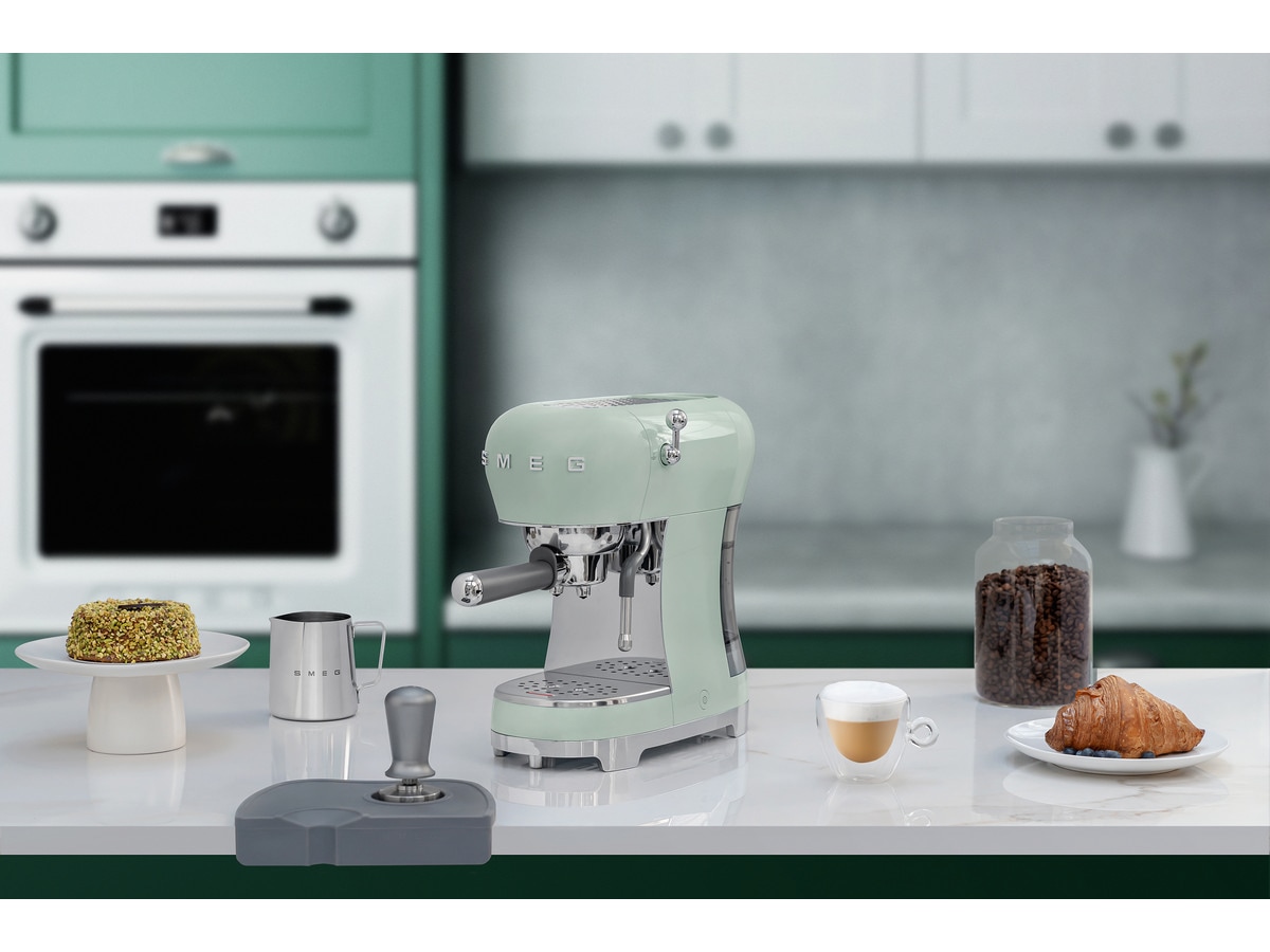 Smeg ECF02PGEU Manuell espressomaskin (pastel grønn) Espressomaskiner