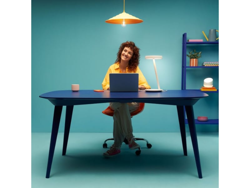 WiZ Portrait Smart skrivebordslampe Bordlampe