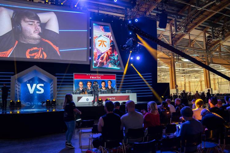 Her er e-sportlaget Fnatic, et av DreamHacks store trekkplastere.