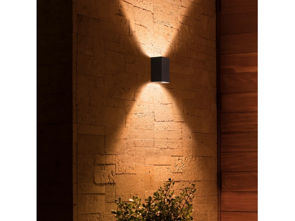 Philips Hue Resonate WACA Vegglampe 2x8 (sort) Vegglampe