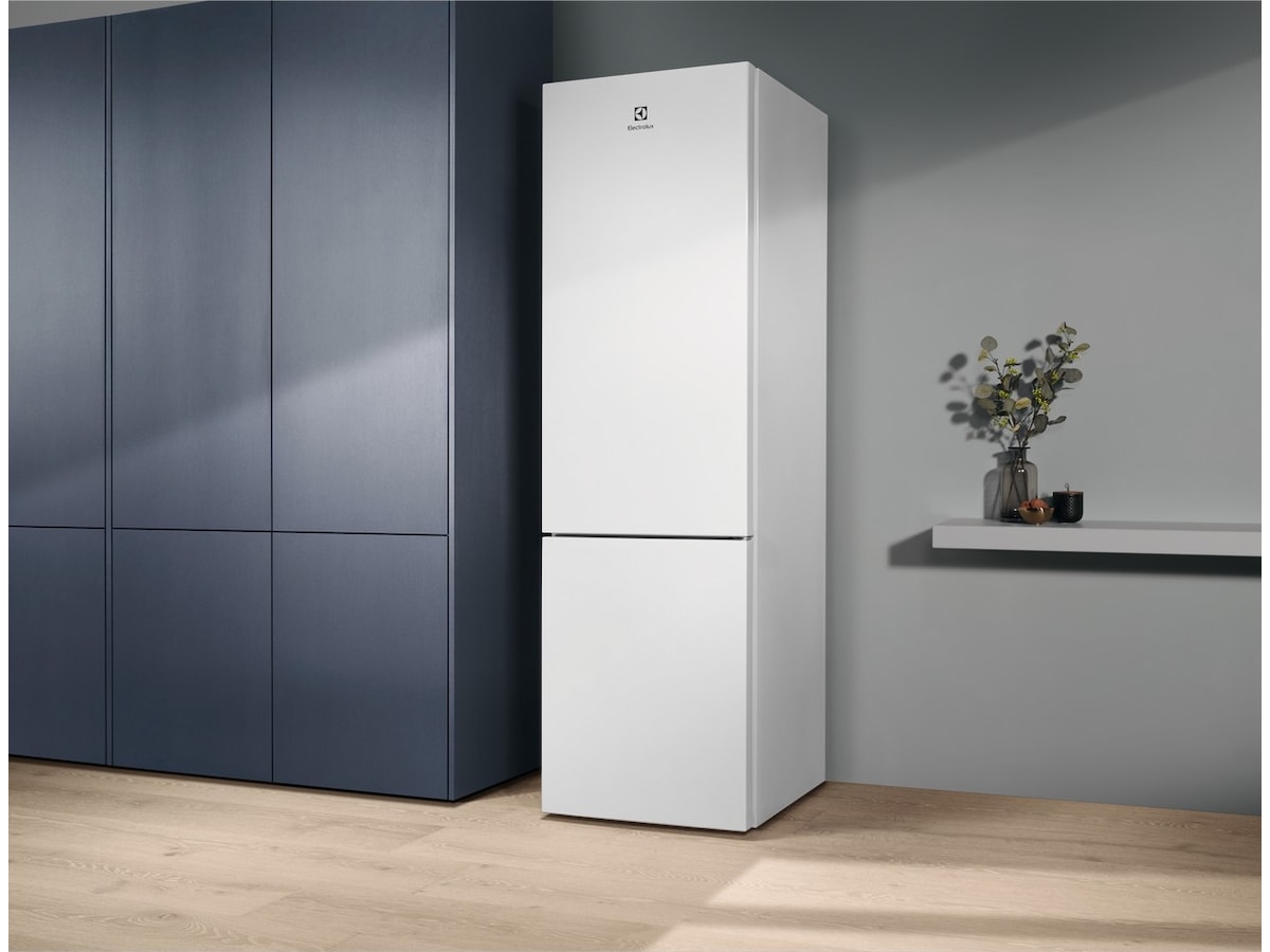 Electrolux LNT6ME36W2 600 TwinTech NoFrost Kyl-frys (hvit) -B-Grade Demo frysere & kjøleskap