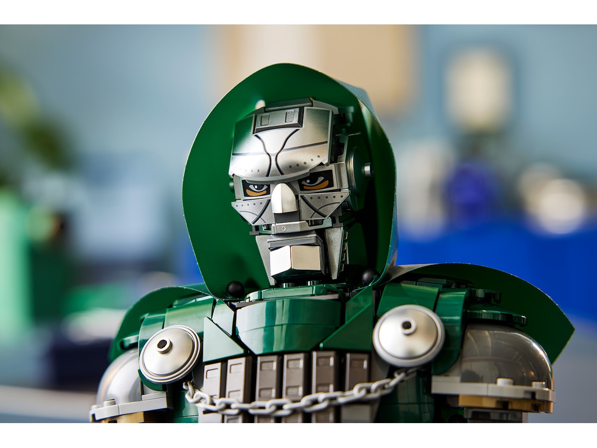 LEGO Super Heroes Marvel Doctor Doom Bust 76345 LEGO