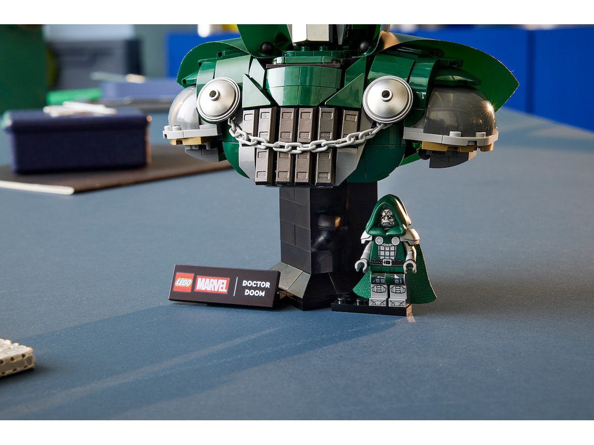 LEGO Super Heroes Marvel Doctor Doom Bust 76345 LEGO