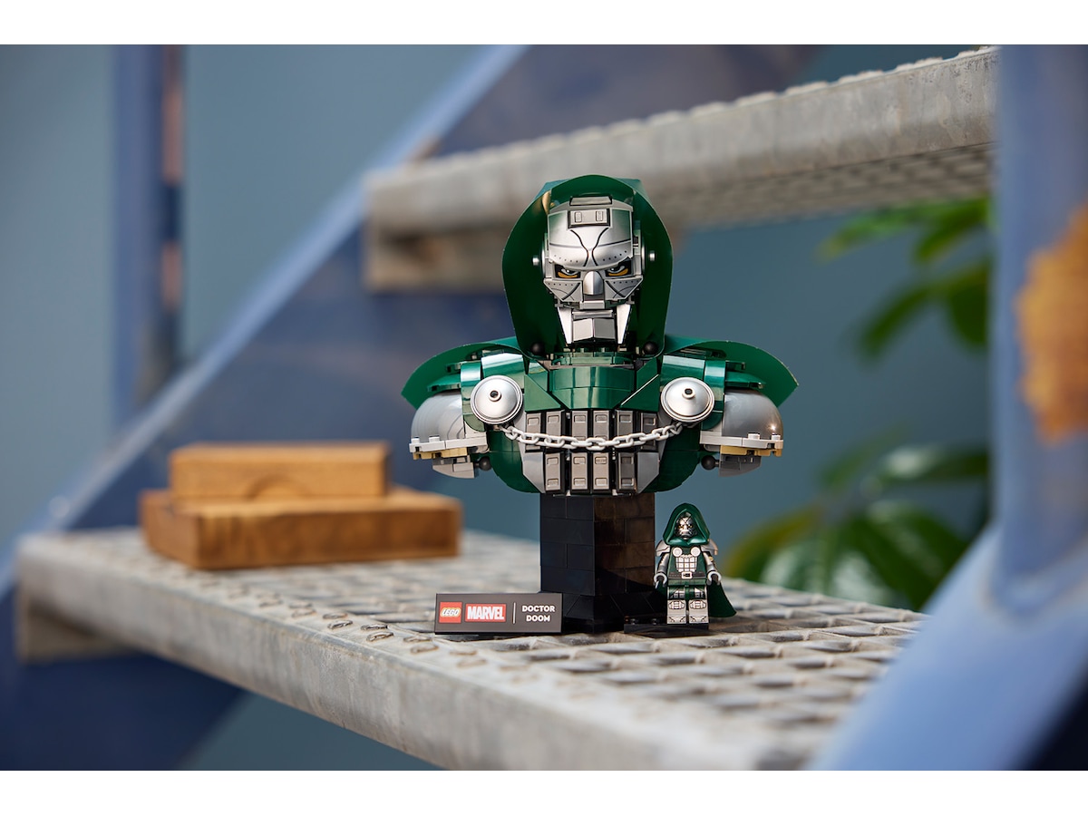 LEGO Super Heroes Marvel Doctor Doom Bust 76345 LEGO