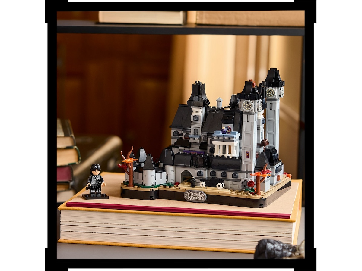 LEGO Wednesday Nevermore Academy 76788 LEGO