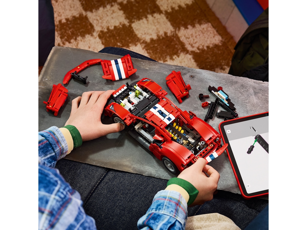 LEGO Technic Ferrari 488 PISTA 42235 LEGO
