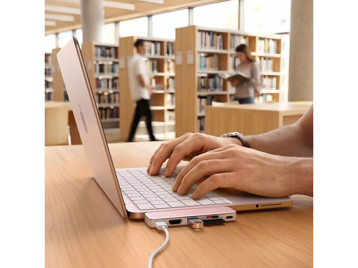 Satechi USB-C Snap Hub for MacBook Neo (rouge) Dockingstasjon & USB-HUB