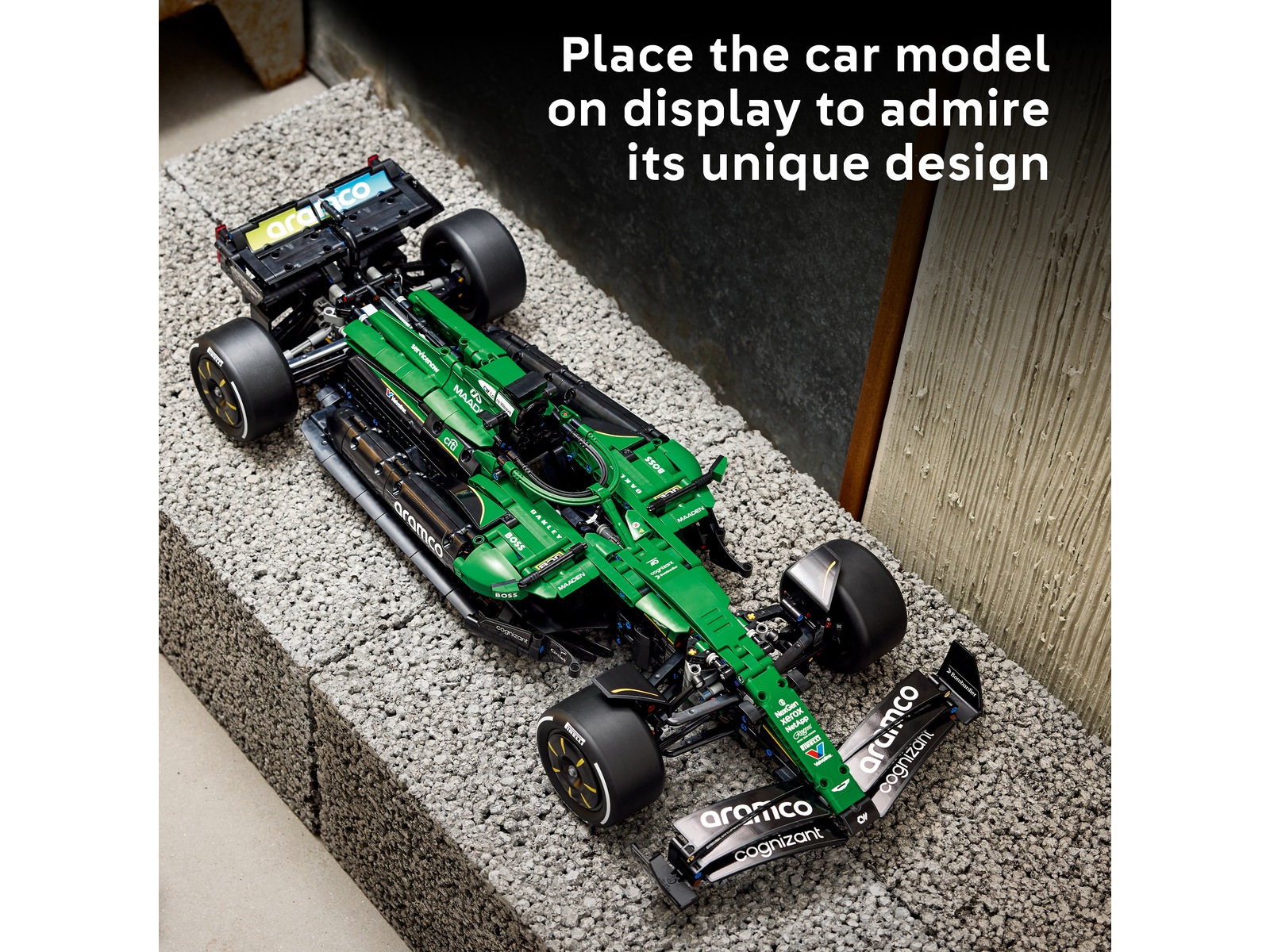 LEGO Technic Aston Martin Aramco AMR25 F1 bil 42240 LEGO