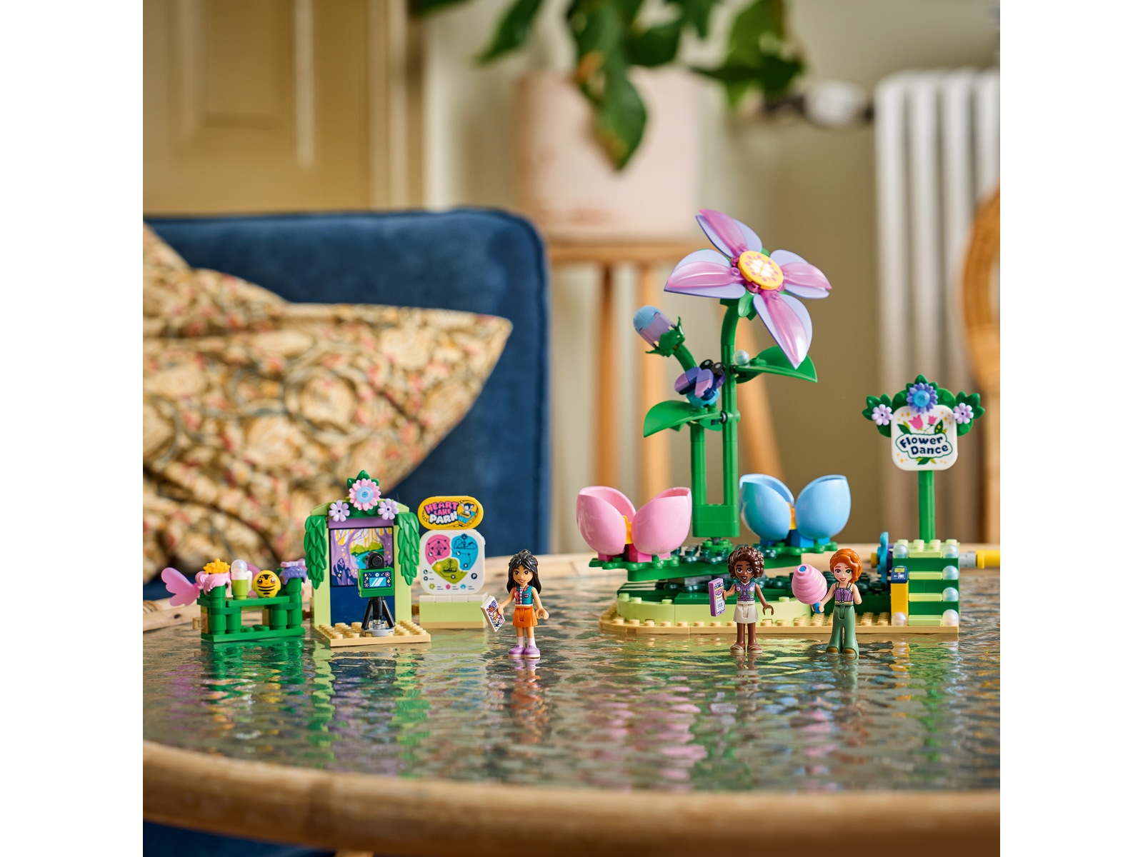 LEGO Friends Snurrende tekoppkarusell med blomstertema 42702 LEGO