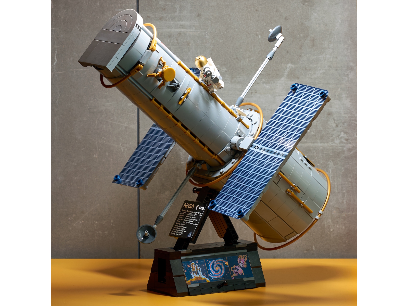 LEGO Icons Romteleskopet Hubble 11382 LEGO