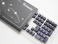 Ducky PBT Cosmic Keycaps (Blå/sort) Tilbehør til gaming- tastatur og mus
