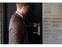 Yale Entrus smart dørlås (sort) Elektronisk dørlås