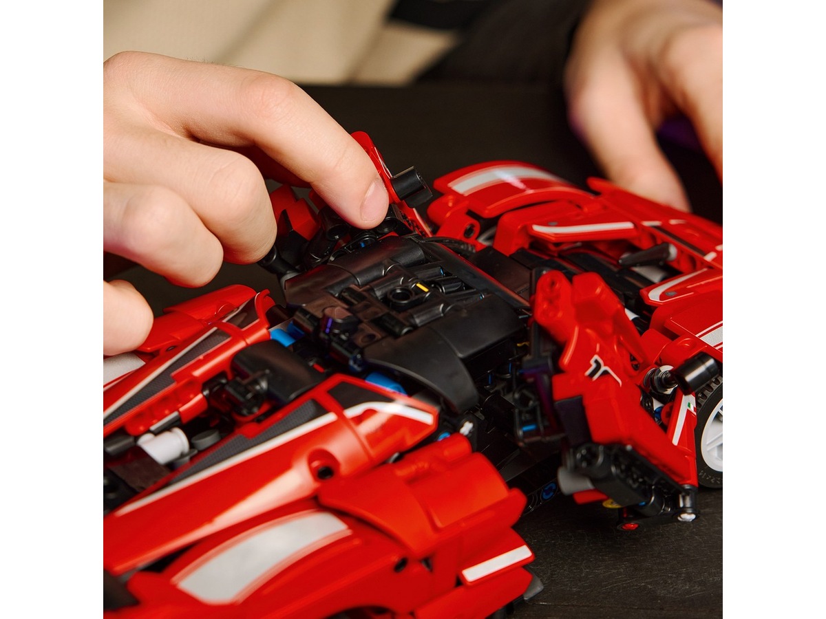 LEGO Technic Ferrari FXX K 42212 LEGO