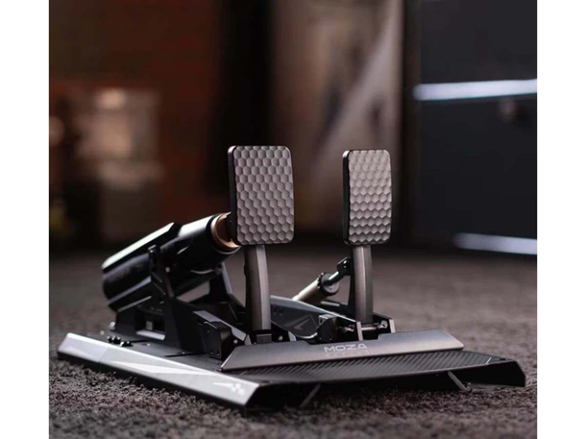 MOZA mBooster Active Pedal Set (med CRP2-gasspedal) Ratt og pedaler