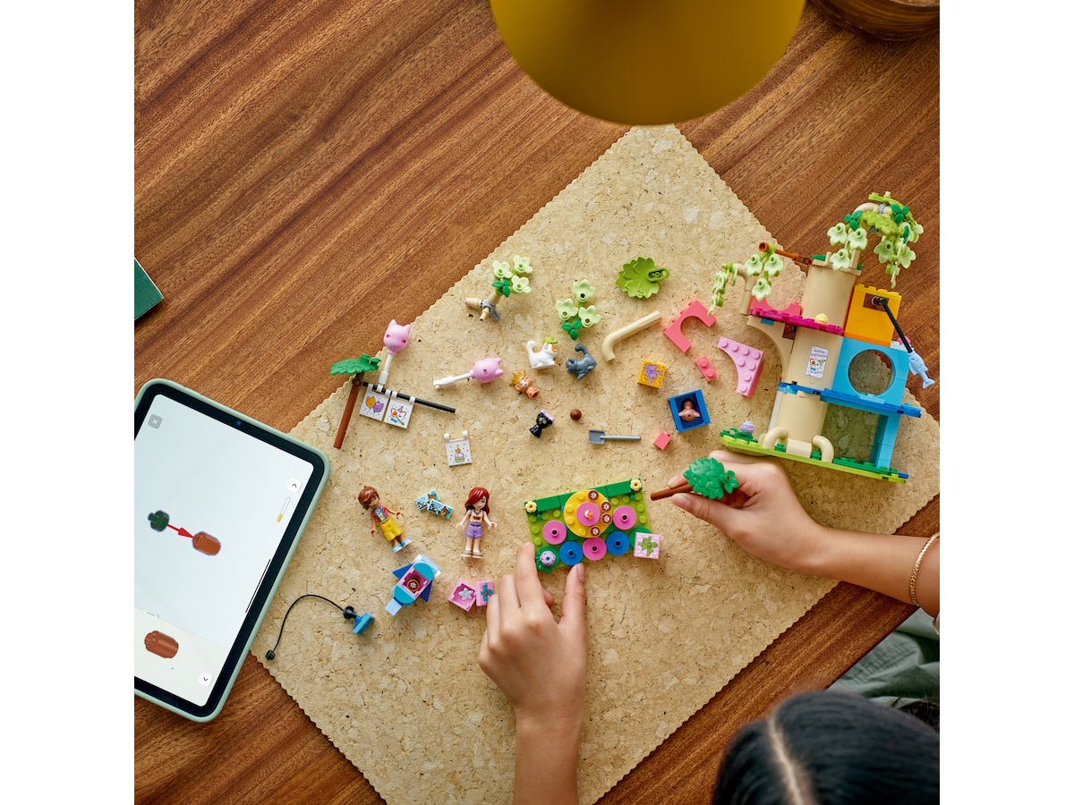 LEGO Friends kattefest og trehytte 42666 LEGO