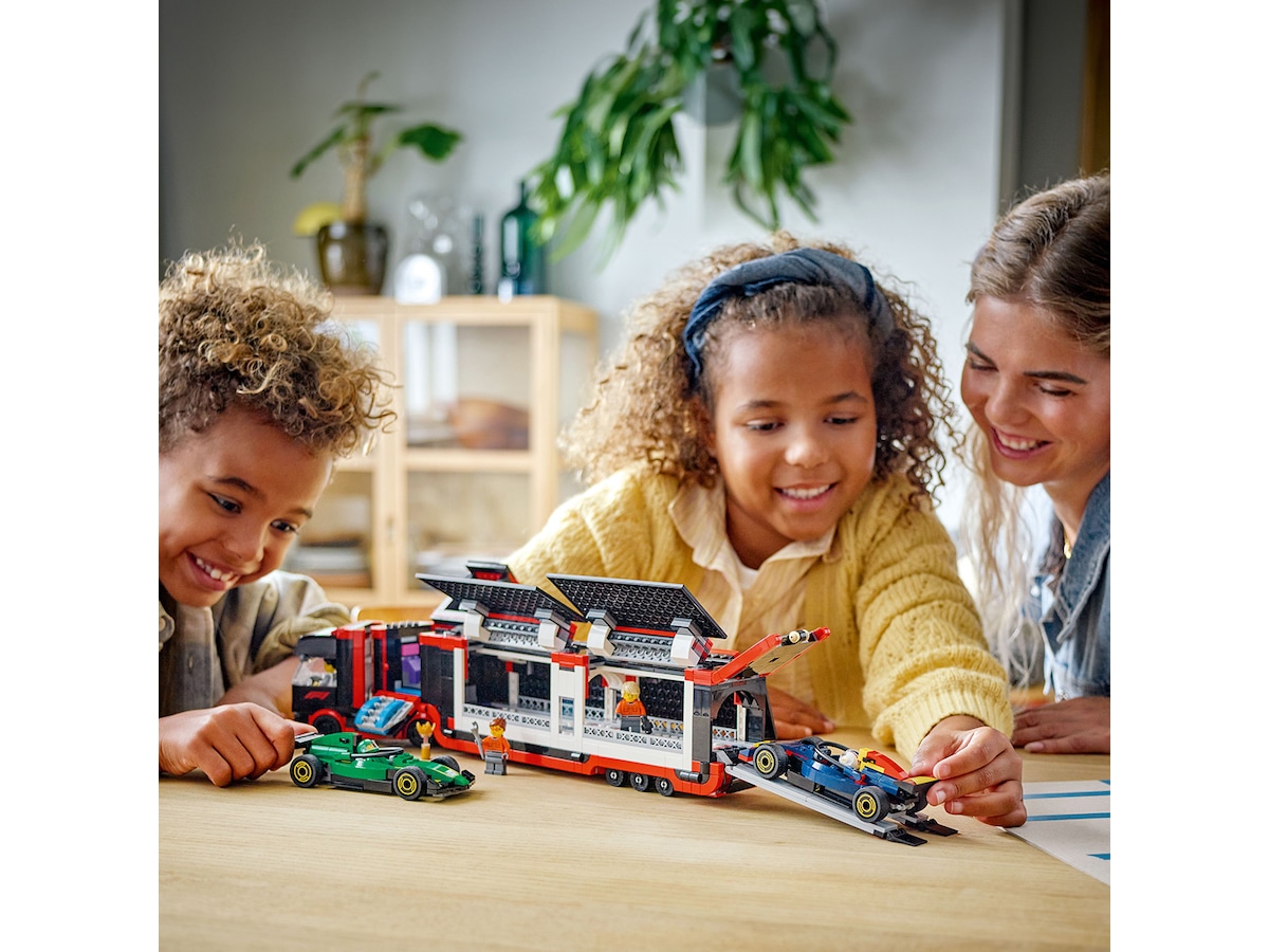 LEGO City F1 lastebil med RB20 og AMR24 F1-biler 60445 LEGO