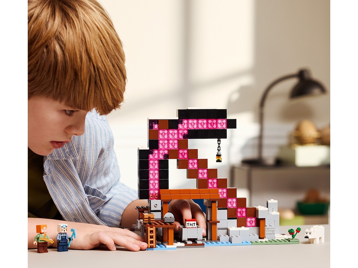 LEGO Minecraft spetshakkegruven 21277 LEGO