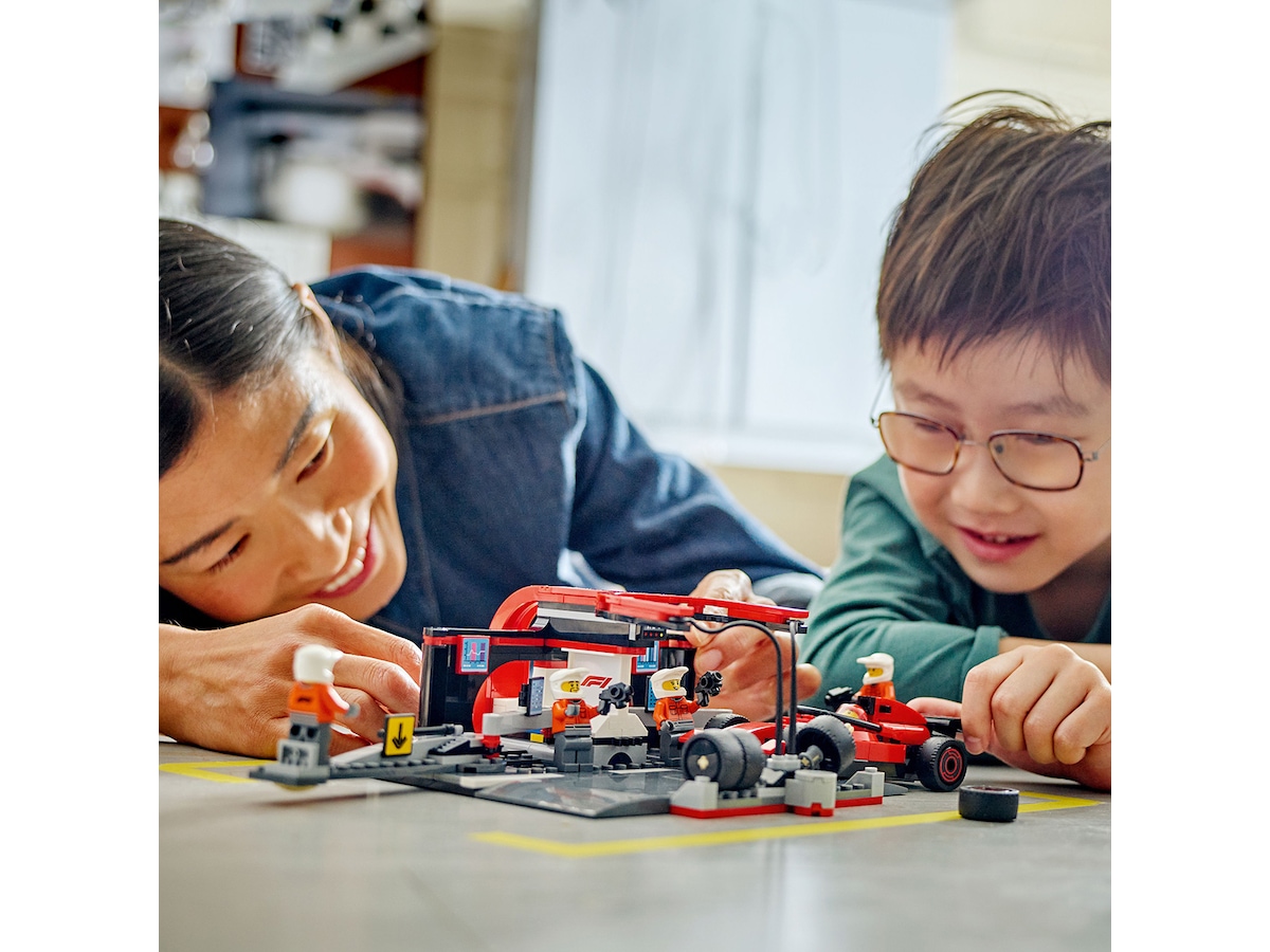 LEGO City F1 depåstopp & depåteam med Ferrari bil 60443 LEGO
