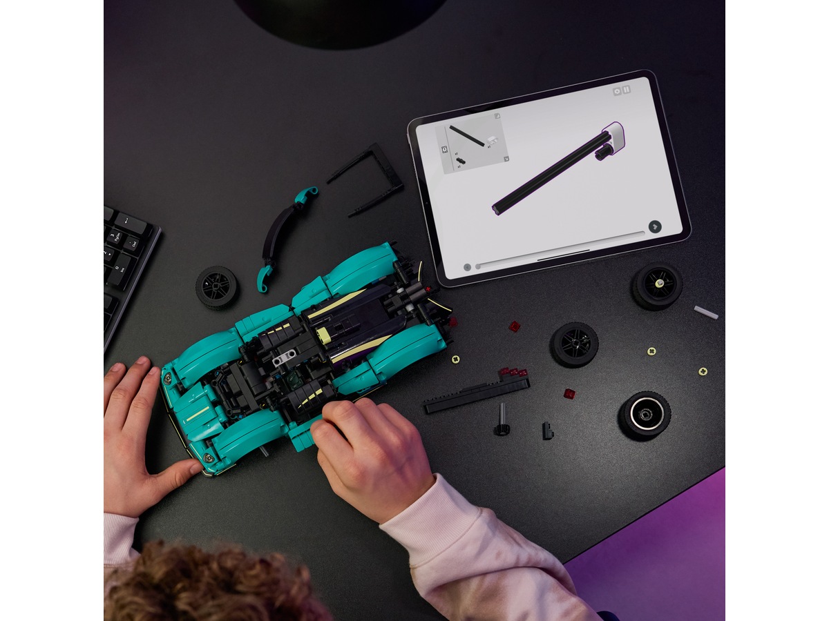 LEGO Technic Aston Martin Valkyrie 42208 LEGO