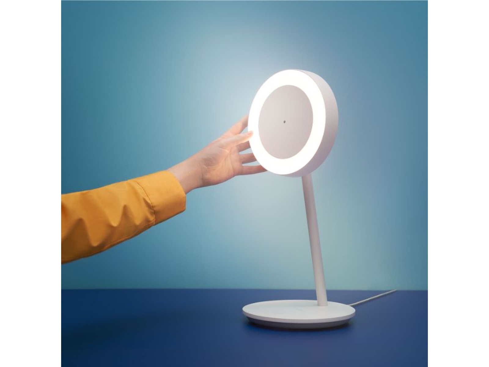 WiZ Portrait Smart skrivebordslampe Bordlampe