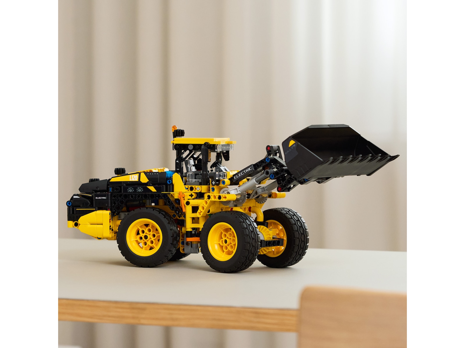 LEGO Technic Volvo L120 elektrisk hjullaster 42209 LEGO