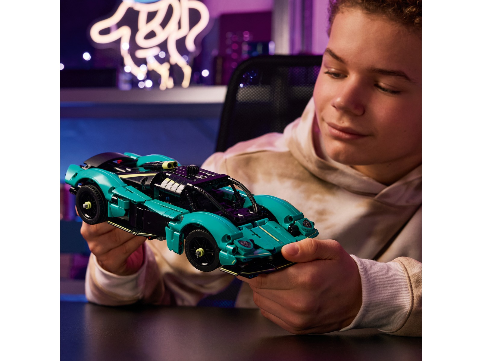 LEGO Technic Aston Martin Valkyrie 42208 LEGO