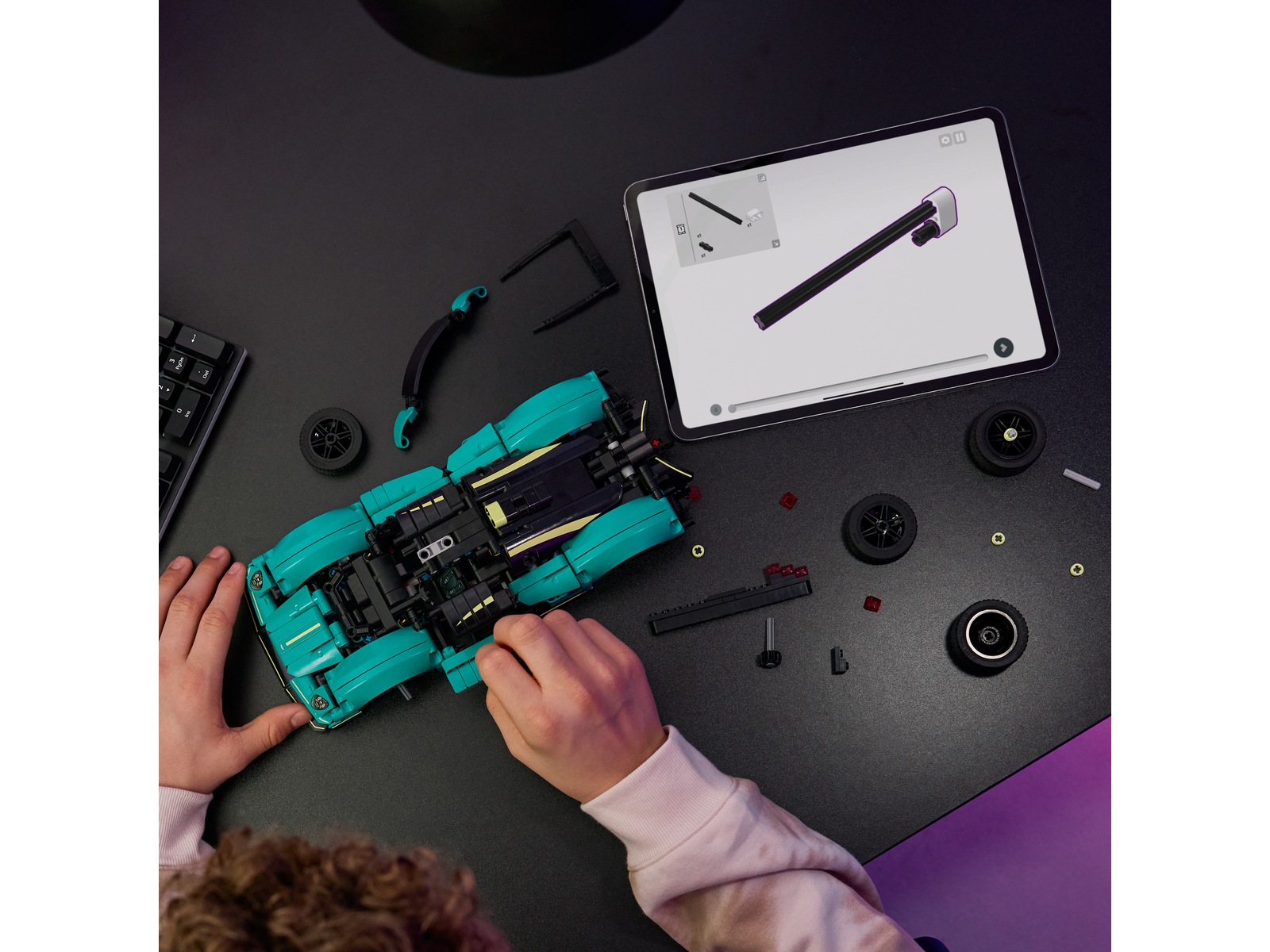 LEGO Technic Aston Martin Valkyrie 42208 LEGO