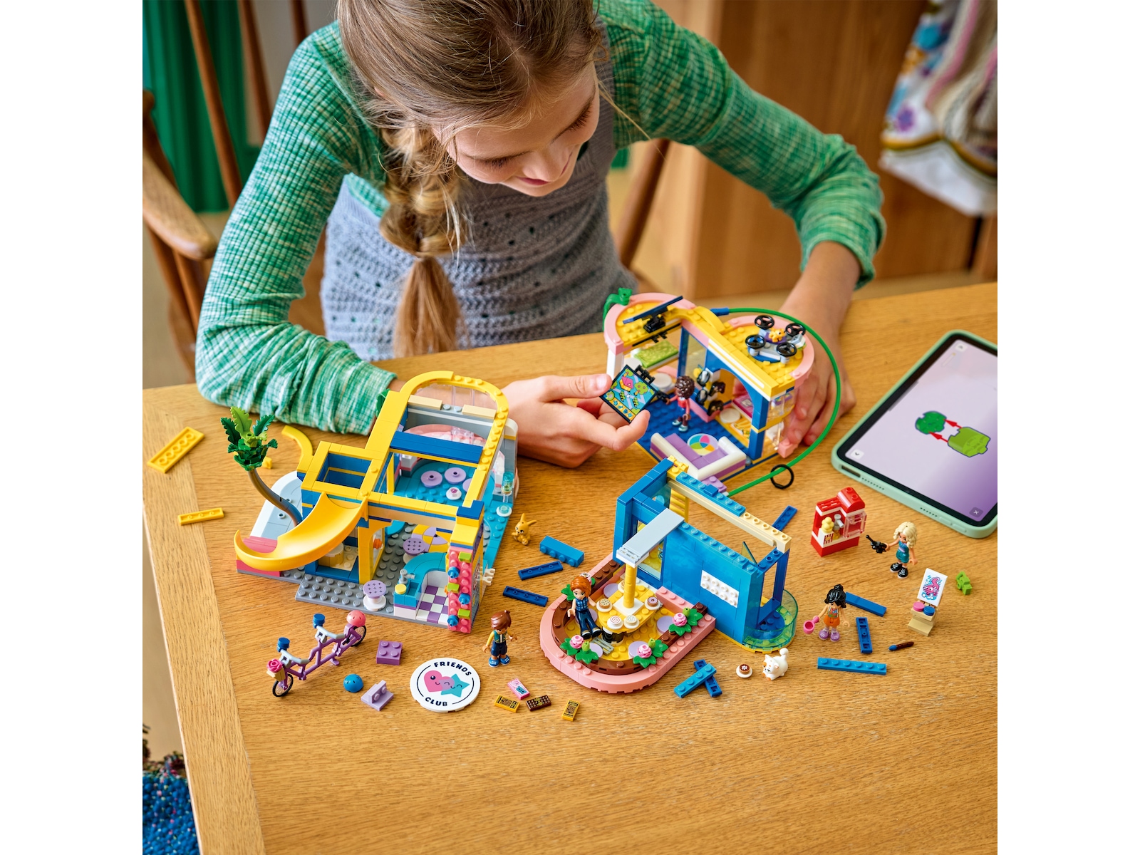 LEGO Friends vennenes klubbhus i Heartlake City 42689 LEGO