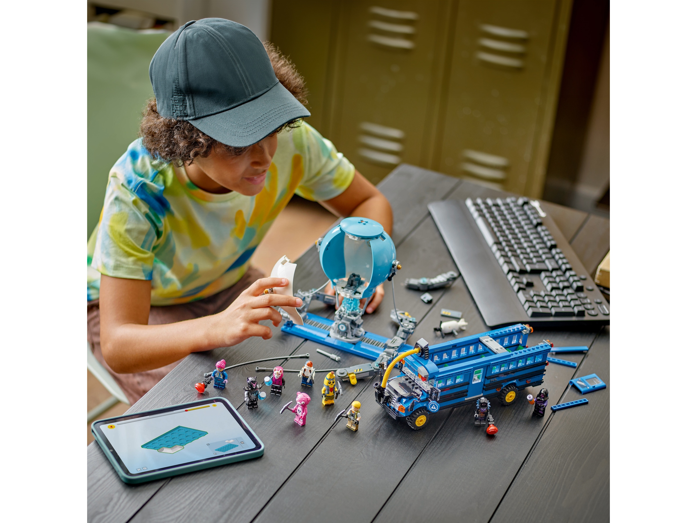 LEGO Fortnite Battle Bus 77073 LEGO