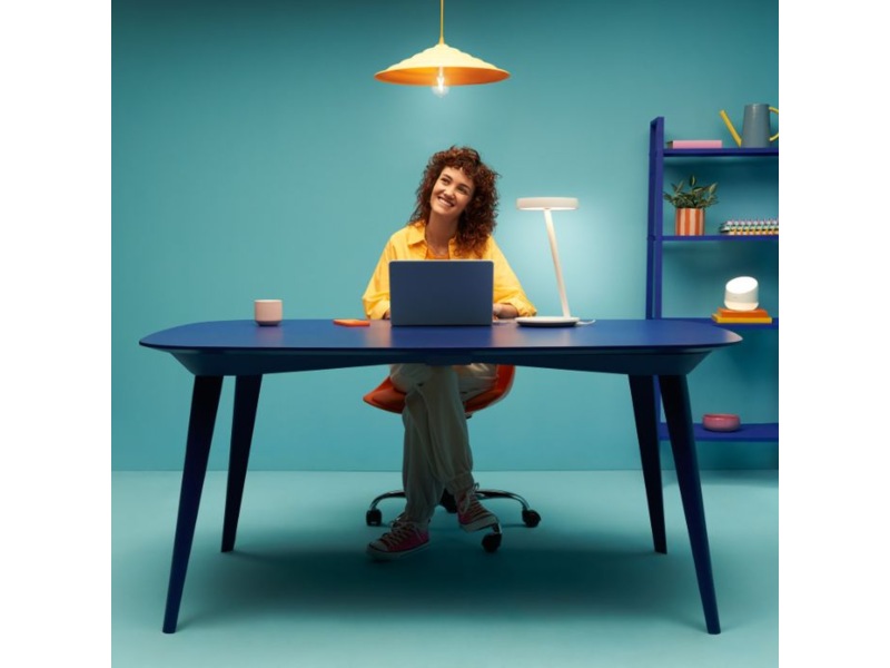 WiZ Portrait Smart skrivebordslampe Bordlampe