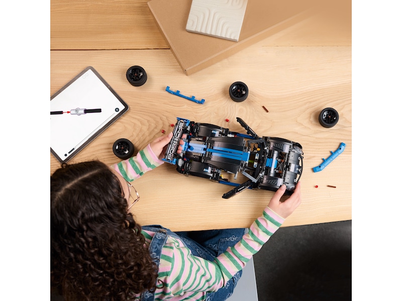LEGO Technic Porsche GT4 e-Performance racerbil 42176 LEGO